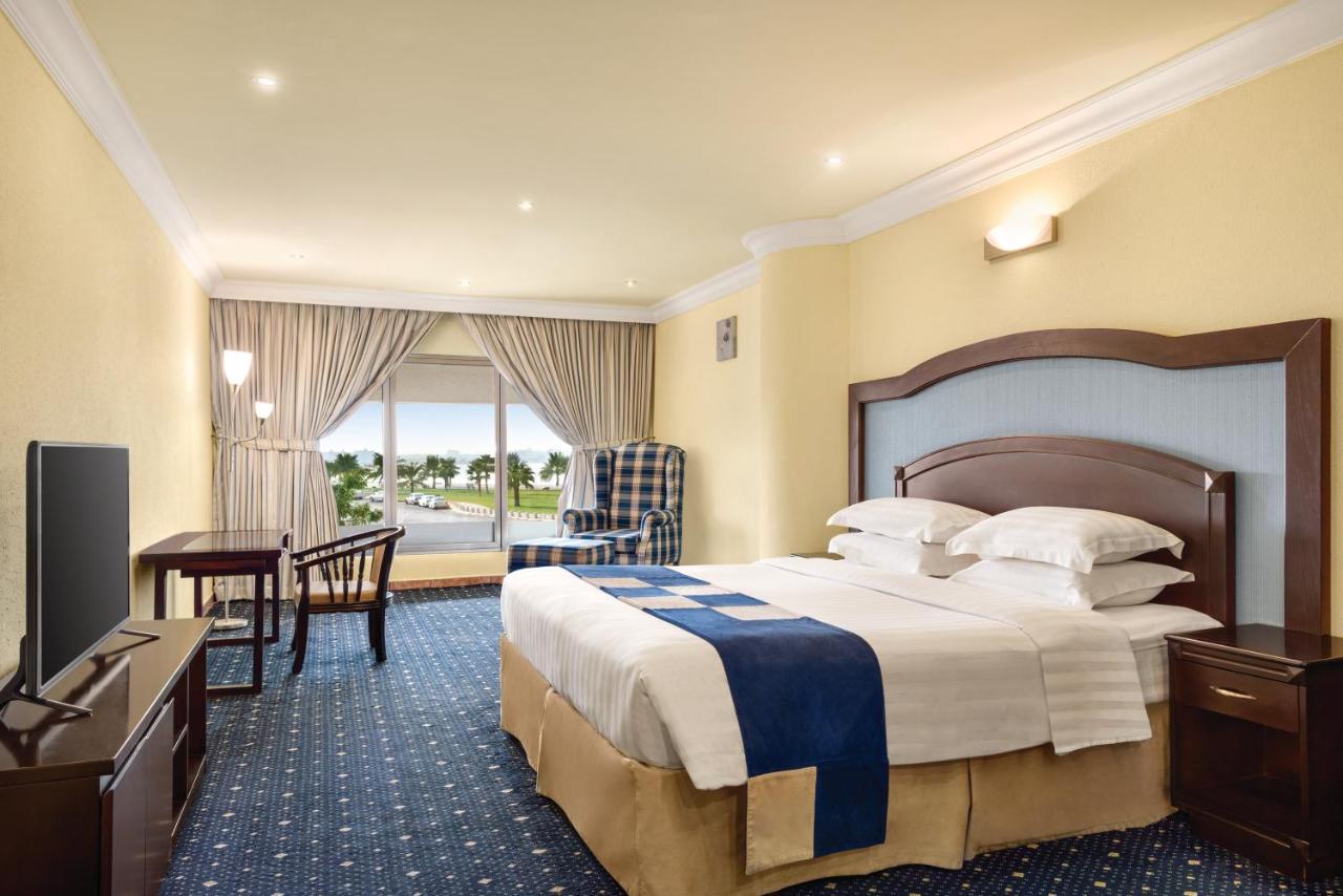 Howard Johnson Dammam Hotel Exterior foto