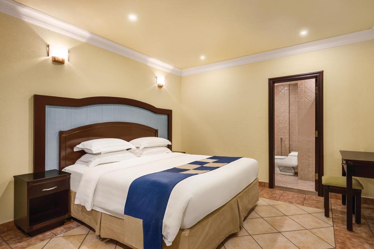 Howard Johnson Dammam Hotel Exterior foto