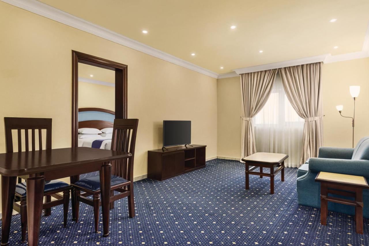 Howard Johnson Dammam Hotel Exterior foto