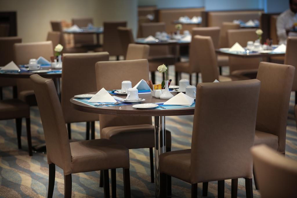 Howard Johnson Dammam Hotel Exterior foto